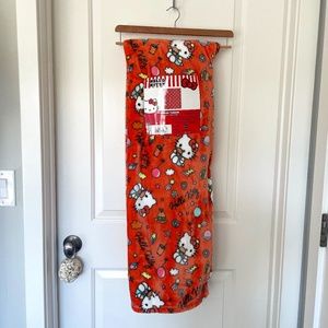 Hello Kitty | NWT Sanrio Cloud Throw Blanket – Hamburger Print